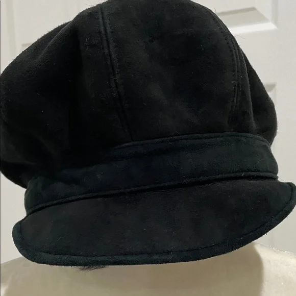 UGG Black Suede Bakers Boy Women's Hat (Shearling inside) - Picture 2 of 9